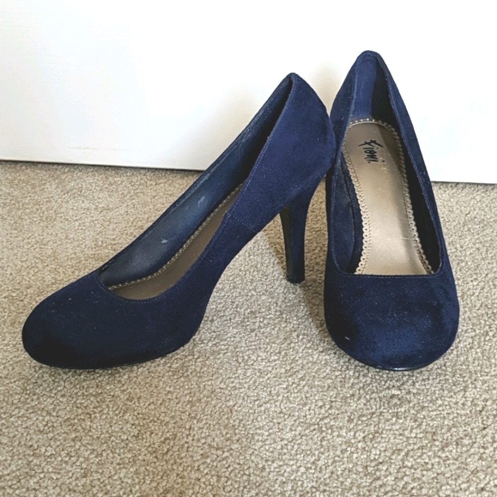 navy blue heels